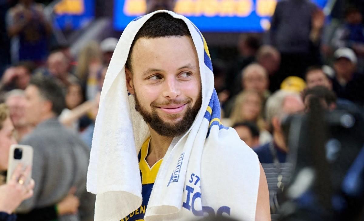 勇士关键时刻失误不断，球队憾负对手，他们投资人民得到.